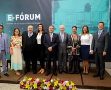 O governador em exercício Darci Piana participou nesta segunda-feira (19), em Curitiba, do lançamento de um projeto do Tribunal de Justiça do Estado do Paraná (TJPR) para instalação de pontos de atendimento remoto em municípios que não são sedes de suas comarcas. 