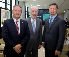 O governador em exercício Darci Piana participou nesta segunda-feira (19), em Curitiba, do lançamento de um projeto do Tribunal de Justiça do Estado do Paraná (TJPR) para instalação de pontos de atendimento remoto em municípios que não são sedes de suas comarcas. 