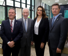 O governador em exercício Darci Piana participou nesta segunda-feira (19), em Curitiba, do lançamento de um projeto do Tribunal de Justiça do Estado do Paraná (TJPR) para instalação de pontos de atendimento remoto em municípios que não são sedes de suas comarcas. 