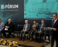 O governador em exercício Darci Piana participou nesta segunda-feira (19), em Curitiba, do lançamento de um projeto do Tribunal de Justiça do Estado do Paraná (TJPR) para instalação de pontos de atendimento remoto em municípios que não são sedes de suas comarcas. 