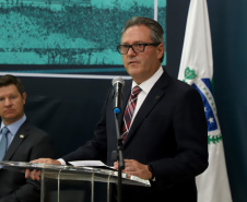 O governador em exercício Darci Piana participou nesta segunda-feira (19), em Curitiba, do lançamento de um projeto do Tribunal de Justiça do Estado do Paraná (TJPR) para instalação de pontos de atendimento remoto em municípios que não são sedes de suas comarcas. 