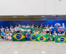 Embarque dos alunos do programa Ganhando o Mundo.