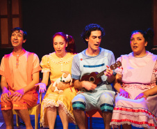 CRIANÇAS NO TEATRO