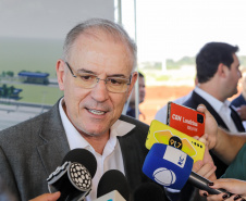 O governador Carlos Massa Ratinho Junior participou nesta quinta-feira (14) do lançamento da pedra fundamental do novo empreendimento do grupo J.Macêdo em Londrina, no Norte do Estado. 