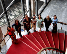 Da fundação às apresentações atuais, mulheres formam pilar fundamental da Orquestra Sinfônica do Paraná. Na foto, Fernanda.