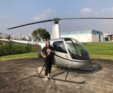 A tenente Jenifer Formanquevski é copiloto aeronave Grand Caravan C208B e a primeira mulher da Polícia Militar do Paraná a ter licenças para pilotar aviões e a segunda para pilotar helicópteros.