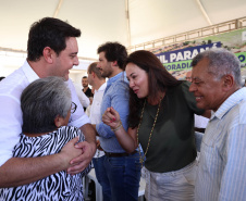 Governador Carlos Massa Ratinho Junior entraga casas em Ibiporã.