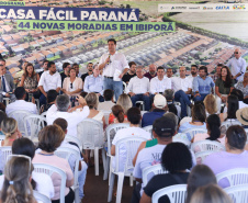 Governador Carlos Massa Ratinho Junior entraga casas em Ibiporã.