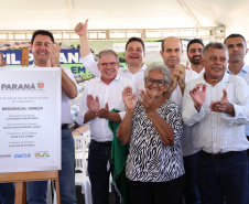 Governador Carlos Massa Ratinho Junior entraga casas em Ibiporã.