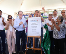 Governador Carlos Massa Ratinho Junior entraga casas em Ibiporã.