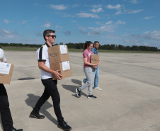 Avião da Casa Militar leva alimento especial para crianças internadas no Rio Grande do Sul