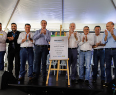 Com apoio do Estado, 200 moradores de Maringá ganham as chaves da casa própria