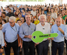 Com apoio do Estado, 200 moradores de Maringá ganham as chaves da casa própria