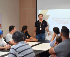 Futuros eletricistas participam de curso gratuito da Copel 