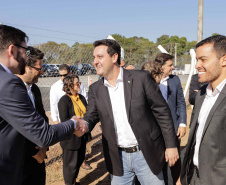 Carambeí, 13 de junho de 2024 - O governador Carlos Massa Ratinho Jr visita a nova fábrica de garrafas da Ambev, que está sendo construída em Carambeí, nos Campos Gerais.