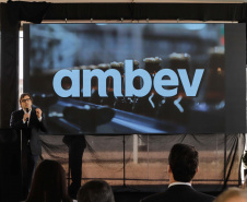 Carambeí, 13 de junho de 2024 - O governador Carlos Massa Ratinho Jr visita a nova fábrica de garrafas da Ambev, que está sendo construída em Carambeí, nos Campos Gerais.