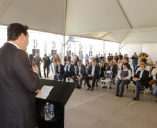 Carambeí, 13 de junho de 2024 - O governador Carlos Massa Ratinho Jr visita a nova fábrica de garrafas da Ambev, que está sendo construída em Carambeí, nos Campos Gerais.