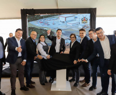 Carambeí, 13 de junho de 2024 - O governador Carlos Massa Ratinho Jr visita a nova fábrica de garrafas da Ambev, que está sendo construída em Carambeí, nos Campos Gerais.
