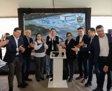 Carambeí, 13 de junho de 2024 - O governador Carlos Massa Ratinho Jr visita a nova fábrica de garrafas da Ambev, que está sendo construída em Carambeí, nos Campos Gerais.