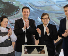 Governador Carlos Massa Ratinho Junior visita a nova fábrica de garrafas da Ambev, que está sendo construída em Carambeí.