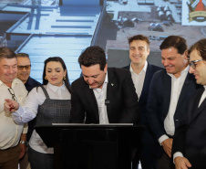 Carambeí, 13 de junho de 2024 - O governador Carlos Massa Ratinho Jr visita a nova fábrica de garrafas da Ambev, que está sendo construída em Carambeí, nos Campos Gerais.