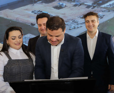 Carambeí, 13 de junho de 2024 - O governador Carlos Massa Ratinho Jr visita a nova fábrica de garrafas da Ambev, que está sendo construída em Carambeí, nos Campos Gerais.