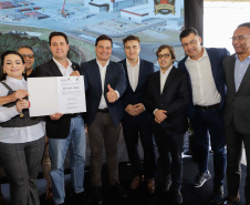 Carambeí, 13 de junho de 2024 - O governador Carlos Massa Ratinho Jr visita a nova fábrica de garrafas da Ambev, que está sendo construída em Carambeí, nos Campos Gerais.