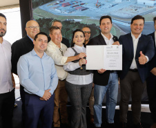 Carambeí, 13 de junho de 2024 - O governador Carlos Massa Ratinho Jr visita a nova fábrica de garrafas da Ambev, que está sendo construída em Carambeí, nos Campos Gerais.