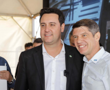 Carambeí, 13 de junho de 2024 - O governador Carlos Massa Ratinho Jr visita a nova fábrica de garrafas da Ambev, que está sendo construída em Carambeí, nos Campos Gerais.