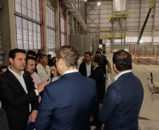 Carambeí, 13 de junho de 2024 - O governador Carlos Massa Ratinho Jr visita a nova fábrica de garrafas da Ambev, que está sendo construída em Carambeí, nos Campos Gerais.