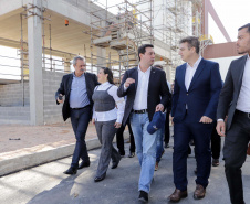 Carambeí, 13 de junho de 2024 - O governador Carlos Massa Ratinho Jr visita a nova fábrica de garrafas da Ambev, que está sendo construída em Carambeí, nos Campos Gerais.
