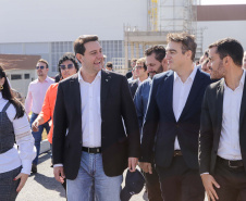 Carambeí, 13 de junho de 2024 - O governador Carlos Massa Ratinho Jr visita a nova fábrica de garrafas da Ambev, que está sendo construída em Carambeí, nos Campos Gerais.