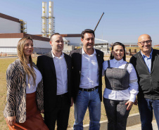 Carambeí, 13 de junho de 2024 - O governador Carlos Massa Ratinho Jr visita a nova fábrica de garrafas da Ambev, que está sendo construída em Carambeí, nos Campos Gerais.