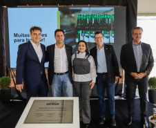 Carambeí, 13 de junho de 2024 - O governador Carlos Massa Ratinho Jr visita a nova fábrica de garrafas da Ambev, que está sendo construída em Carambeí, nos Campos Gerais.