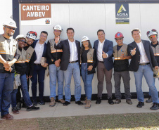 Carambeí, 13 de junho de 2024 - O governador Carlos Massa Ratinho Jr visita a nova fábrica de garrafas da Ambev, que está sendo construída em Carambeí, nos Campos Gerais.