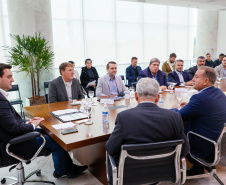 Anúncio de investimento no valor de 450 milhões para ampliação da fábrica de leite em pó em Castro.