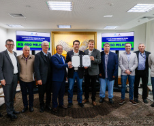 Anúncio de investimento no valor de 450 milhões para ampliação da fábrica de leite em pó em Castro.