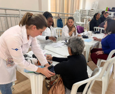  Saúde realiza capacitação de profissionais e mutirão da pessoa idosa na Região Oeste 