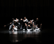 "Crisálida": obra da Escola de Dança do Guaíra faz analogia às transformações da vida humana