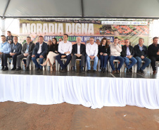 Darci Piana entrega residencial com 120 casas a famílias de Nova Londrina