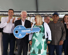 Darci Piana entrega residencial com 120 casas a famílias de Nova Londrina