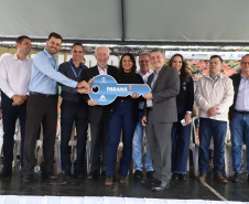 Darci Piana entrega residencial com 120 casas a famílias de Nova Londrina