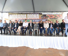 Darci Piana entrega residencial com 120 casas a famílias de Nova Londrina