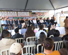 Darci Piana entrega residencial com 120 casas a famílias de Nova Londrina