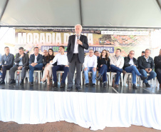 Darci Piana entrega residencial com 120 casas a famílias de Nova Londrina