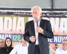 Darci Piana entrega residencial com 120 casas a famílias de Nova Londrina