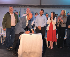 Governo do Estado assina ordem de serviço para maternidade de Reserva