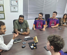 Fomento Paraná recebe equipe de estudantes que participaram de torneio internacional de robótica