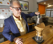 Com apoio do Tecpar, empreendedores vão produzir água especial para o preparo de cafés
