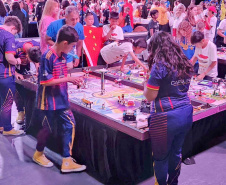 Estudantes de 13 a 28 anos de colégios públicos e privados de Curitiba e região alcançaram a segunda colocação entre 100 equipes de vários países em um torneio internacional realizado nos dias 7 a 9 de junho em Massachusetts. Projeto deles visa melhorar a mobilidade de pessoas idosas.